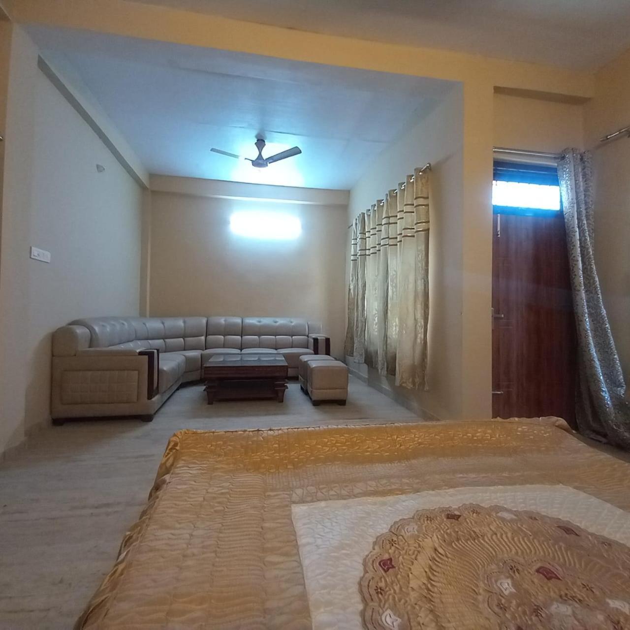 Homestay Woodstay Lucknow